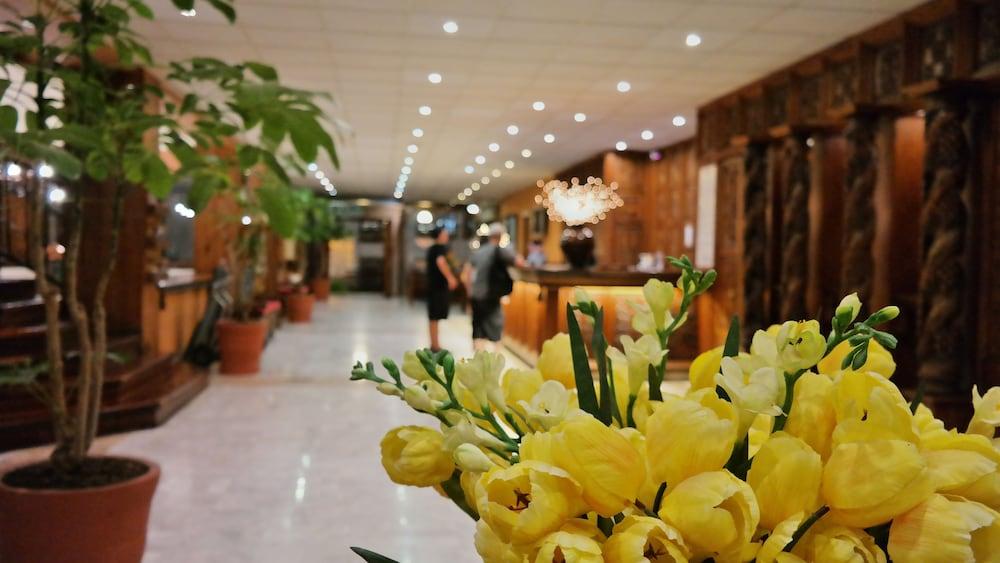 Plaza Uruapan Hotel Exterior foto