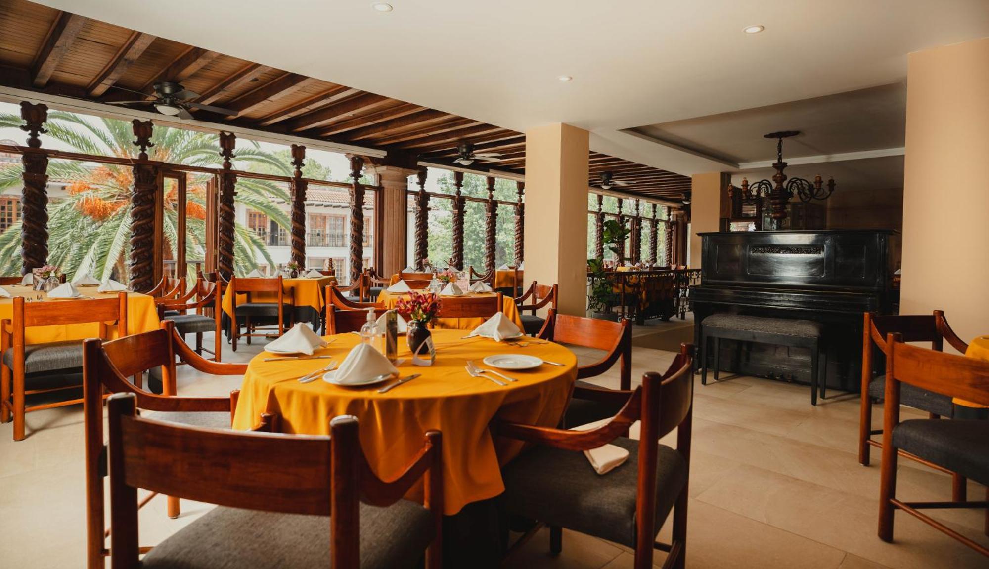 Plaza Uruapan Hotel Exterior foto